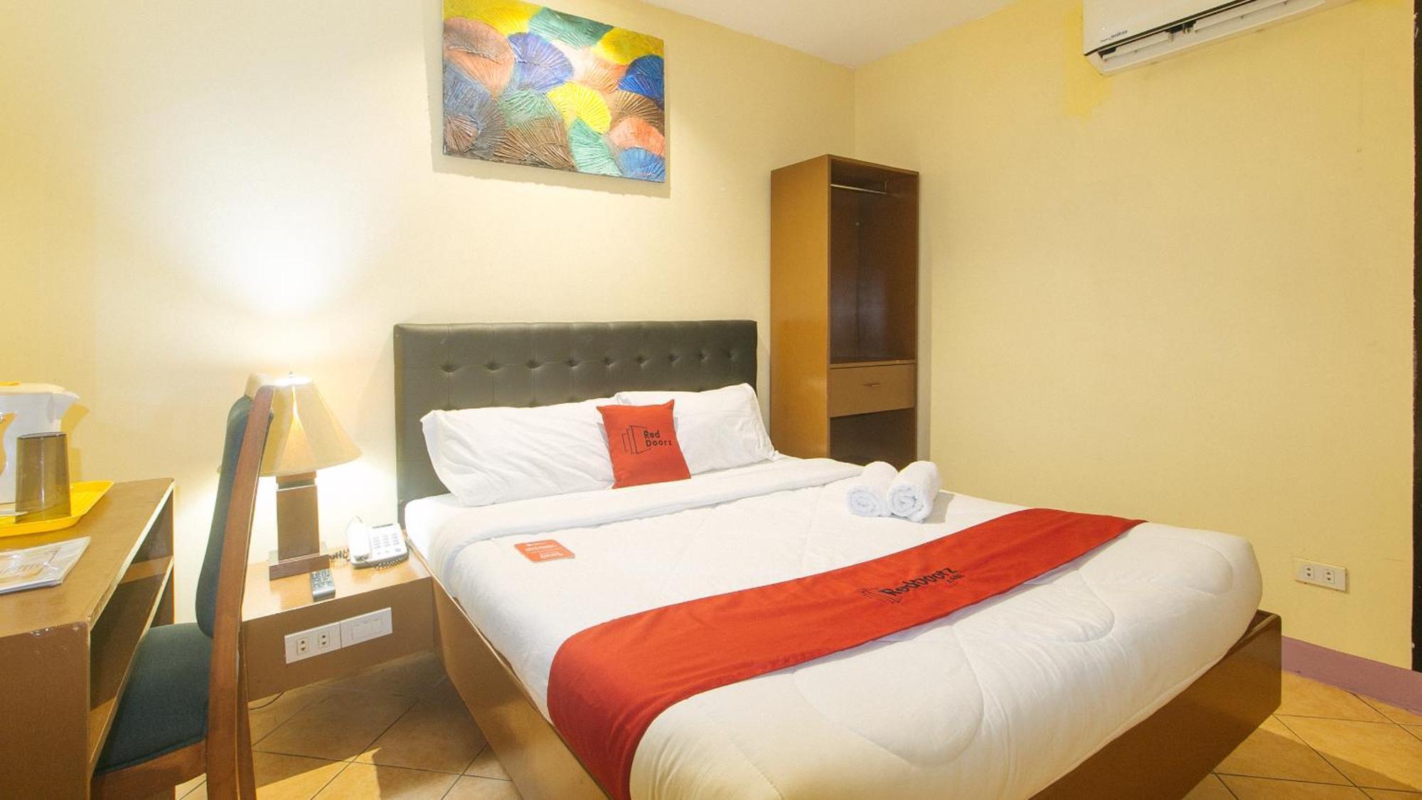 Reddoorz At Comfy Inn Ermita Manila Zewnętrze zdjęcie