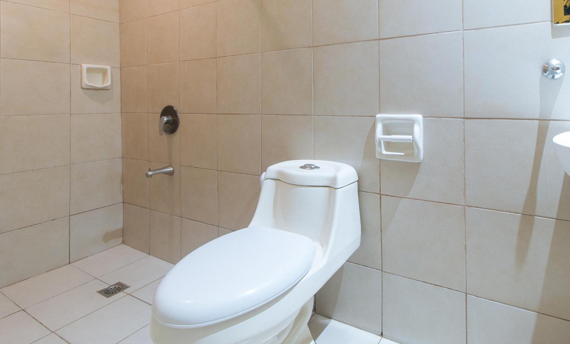 Reddoorz At Comfy Inn Ermita Manila Zewnętrze zdjęcie