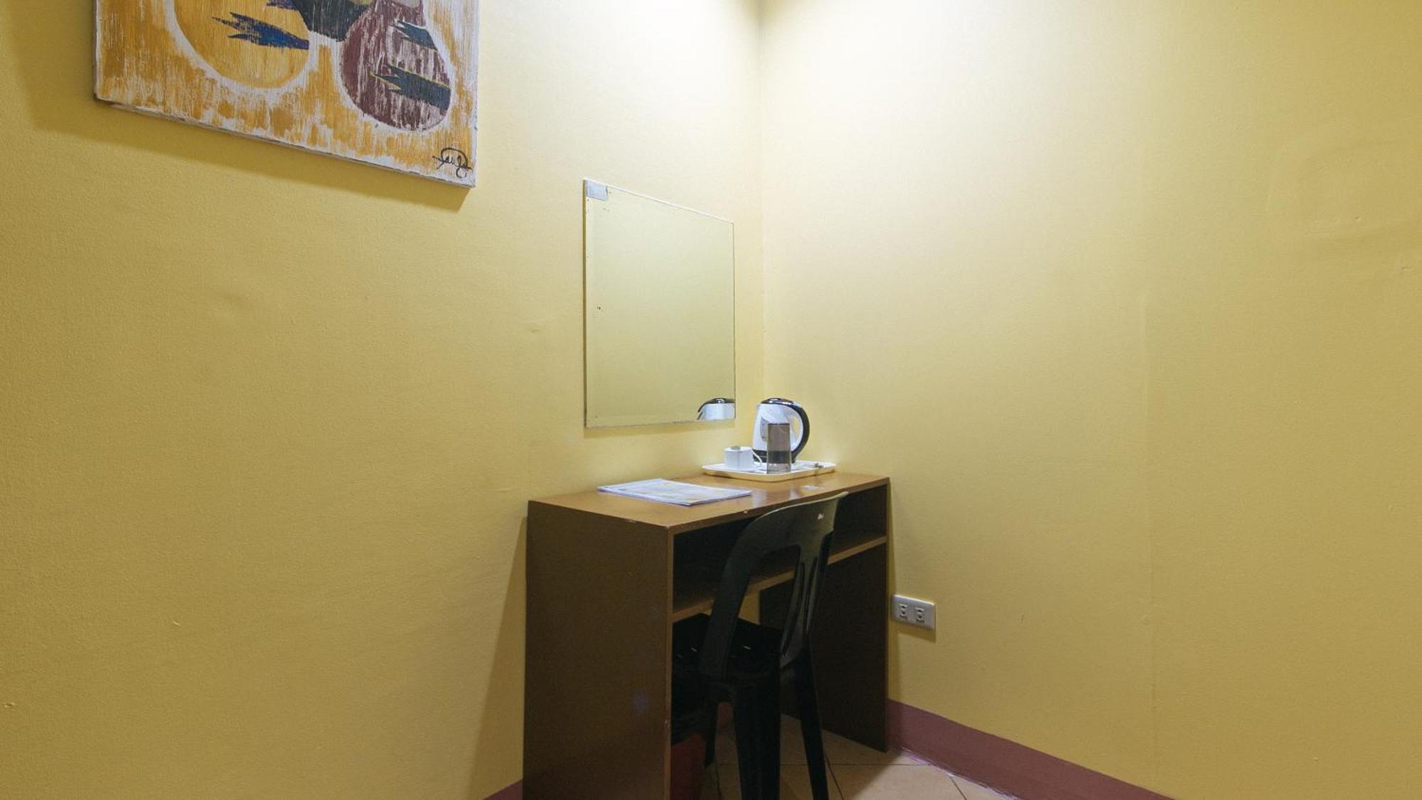 Reddoorz At Comfy Inn Ermita Manila Zewnętrze zdjęcie