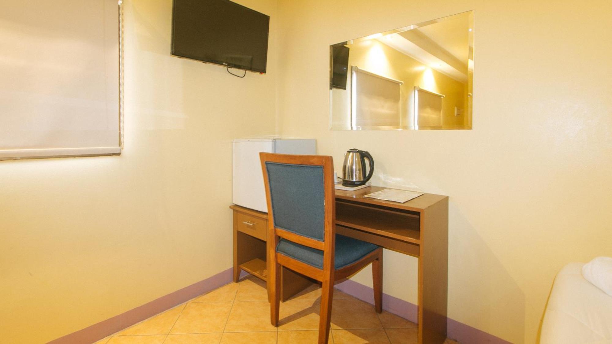 Reddoorz At Comfy Inn Ermita Manila Zewnętrze zdjęcie