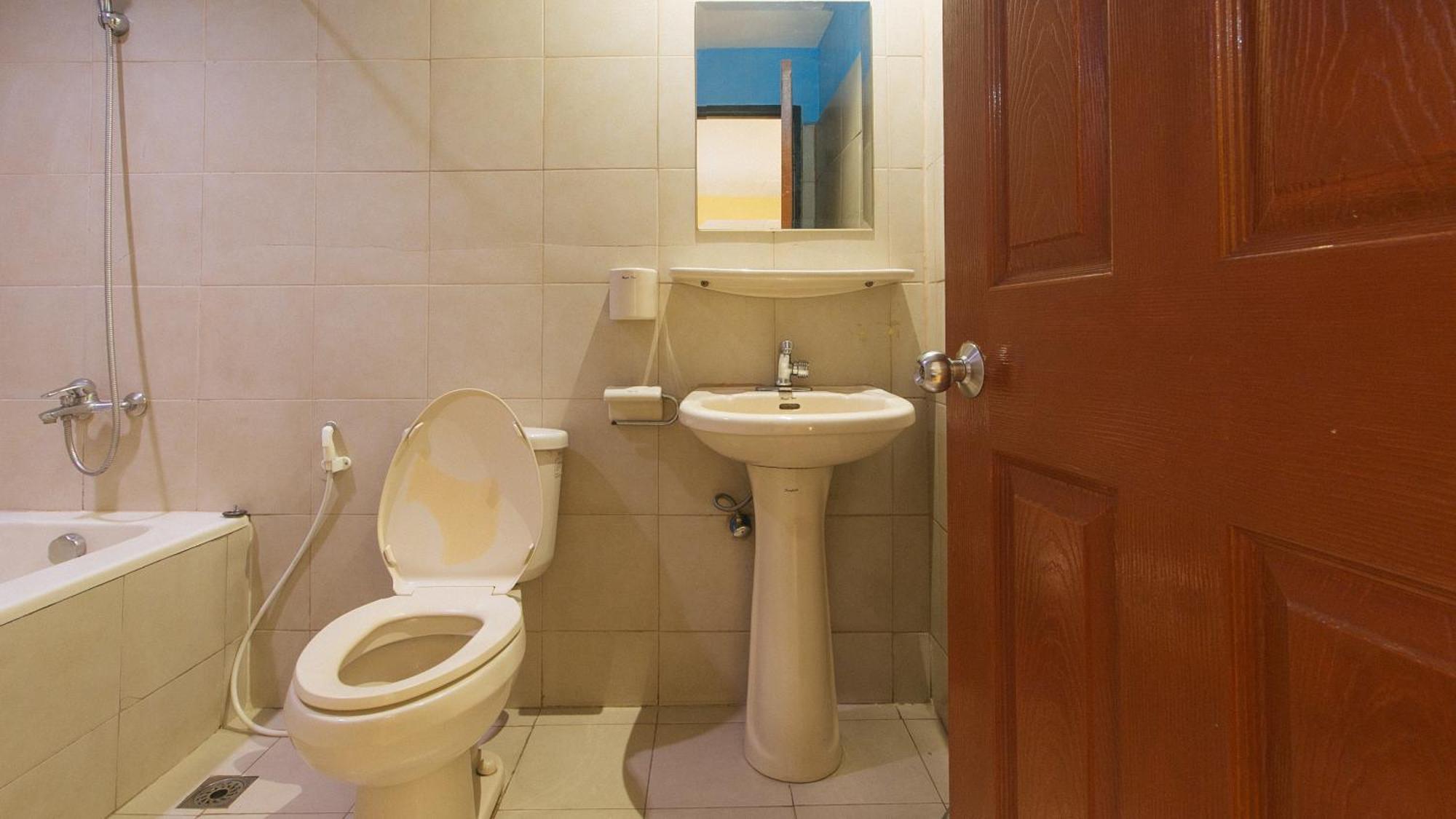 Reddoorz At Comfy Inn Ermita Manila Zewnętrze zdjęcie